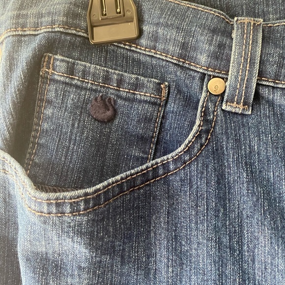 Women’s Gloria Vanderbilt blue Jean capris - Picture 7 of 7